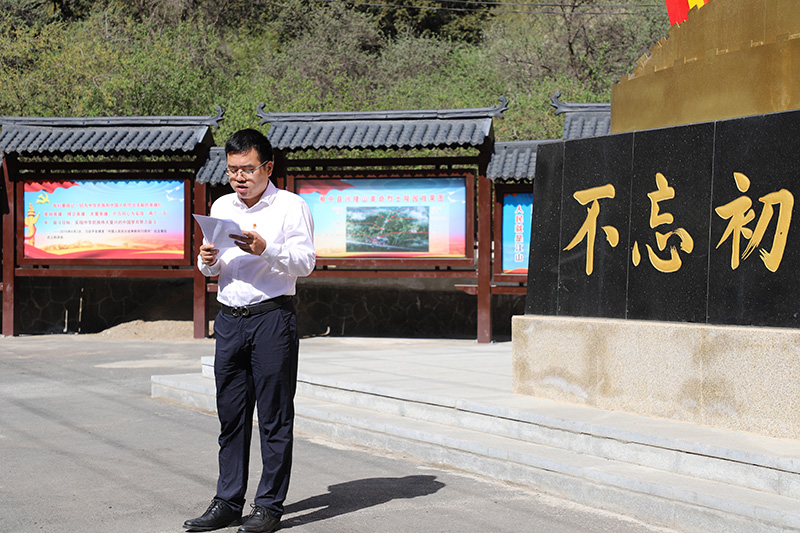 何院長(zhǎng)單獨(dú)講話(huà).jpg